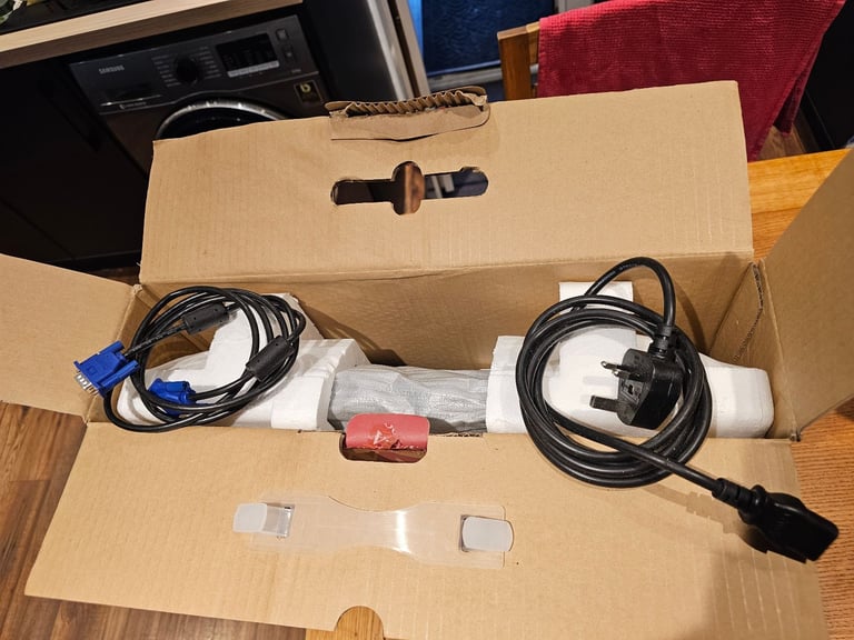 Viewsonic VA1931WA, 19'' Monitor Screen, VGA and Power Cable Included. For Sale