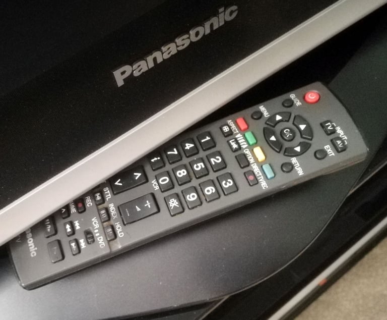 32 Inch Panasonic LCD TV With Remote TX-32LXD70