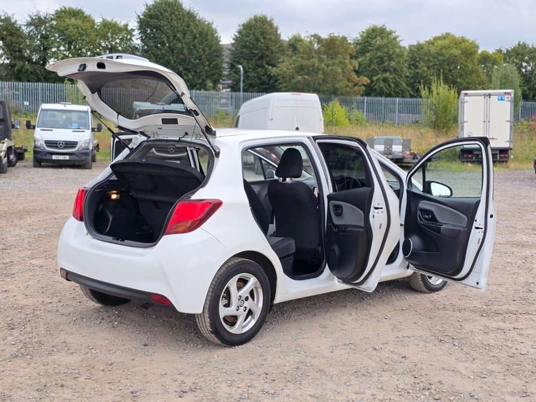 2016 Toyota Yaris 1.5 VVT-h Icon Hatchback 5dr Petrol Hybrid E-CVT Euro 6 (101 ps) Hatchback Hybr...