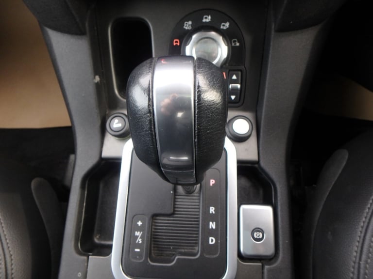 2011 Land Rover Discovery 4  5.0 V8 Petrol Automatic ... 7 Seater 4x4 Petrol Automatic