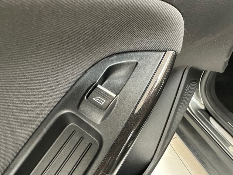 2015 Ford Focus 1.0 EcoBoost 125 Titanium 5dr HATCHBACK PETROL Manual