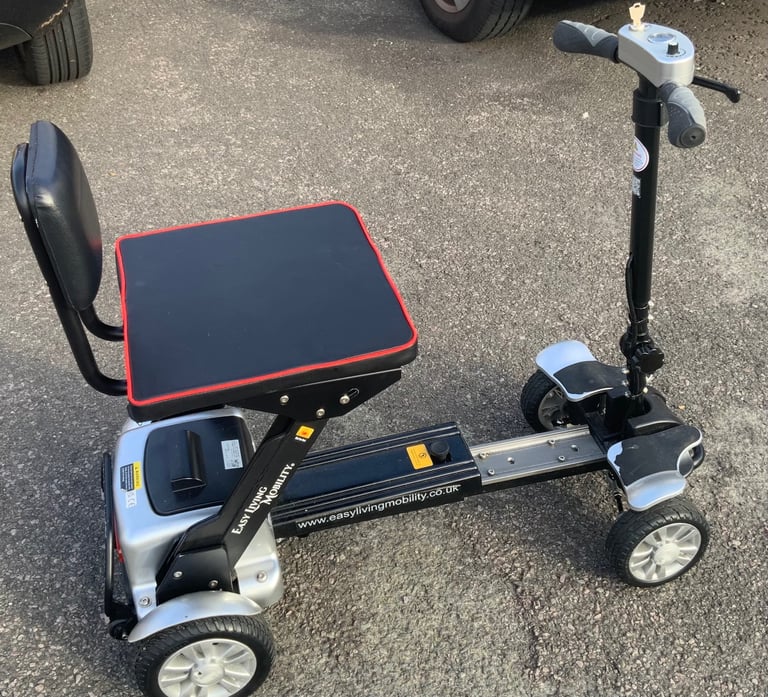 MOBILITY SCOOTER  FOLDING TYPE ONLY 17KG . £250  BARGAIN 