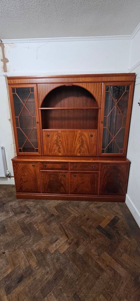 Mcintosh unit, quality furniture 