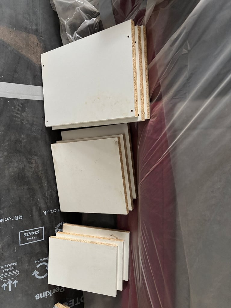 Free Howdens kitchen shelving – good condition