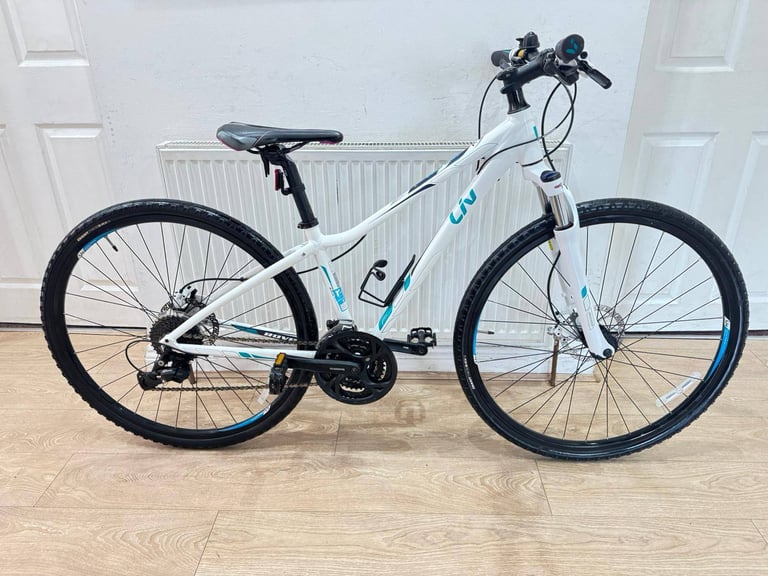 image for Giant liv 2 rove hybrid bike in excellent condition all fully working 