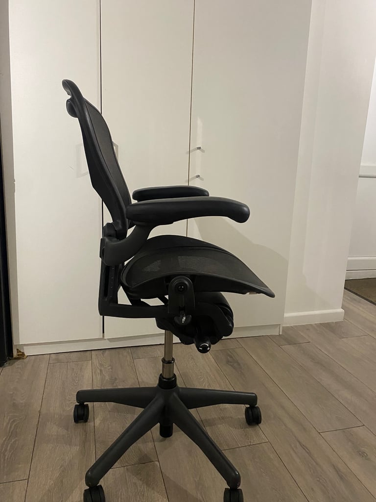 Herman Miller Size B Aeron Black Mesh Officeg Chair with Adjustable Armrests