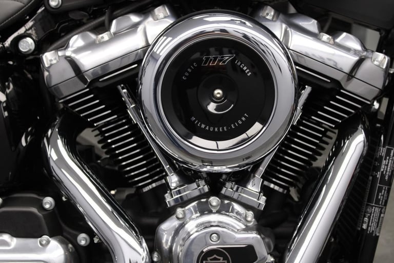 2025 Harley-Davidson FXBB Softail Street Bob 117 in Vivid Black