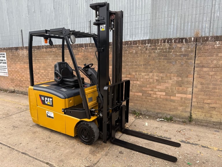 2013 Caterpillar 1.6t electric forklift, sideshift, good battery 