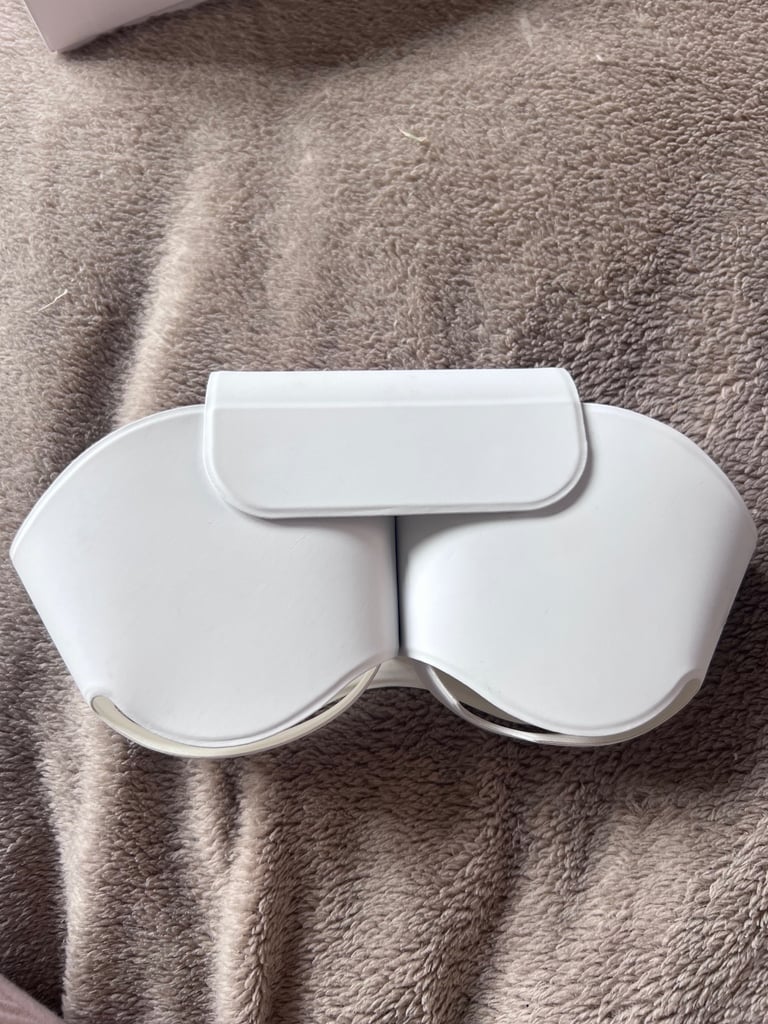 Apple AirPod Max Silver ~ Lightning charger ~ Lightly Used