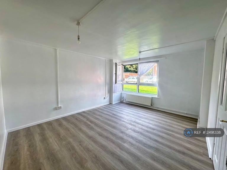 2 bedroom flat in Britton Street, Gillingham, ME7 (2 bed) (#2491338)