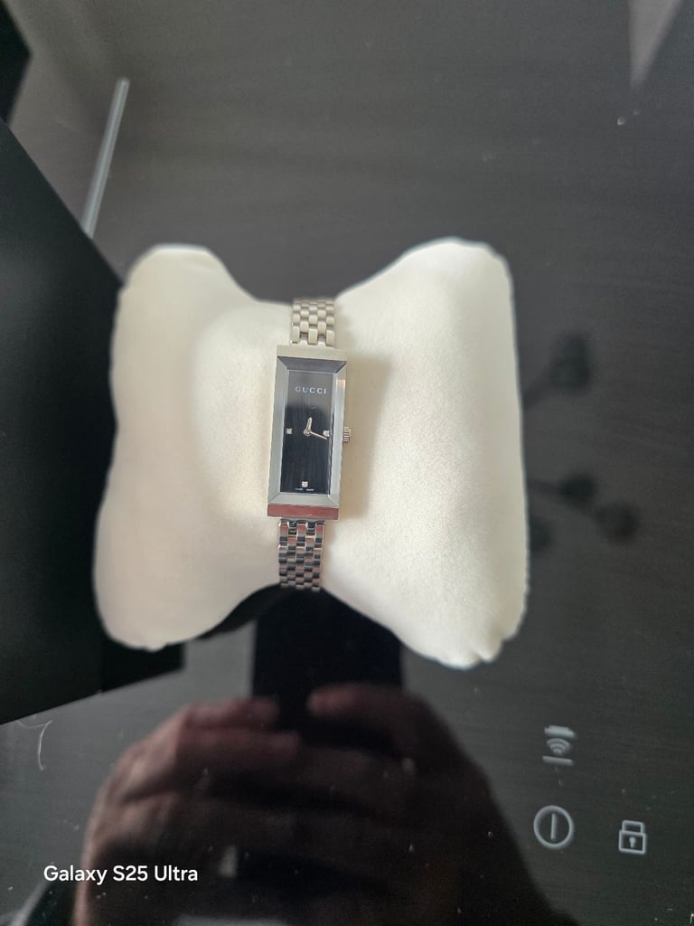 Womens gucci 127.5 never worn 