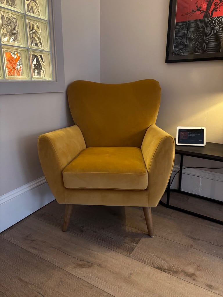 Mustard Velvet Armchair – Excellent Condition, Barely Used