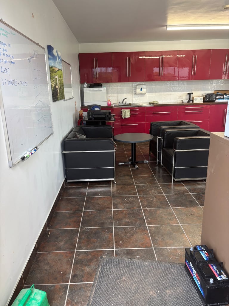 Office to Rent ( also yard space available different size lots 