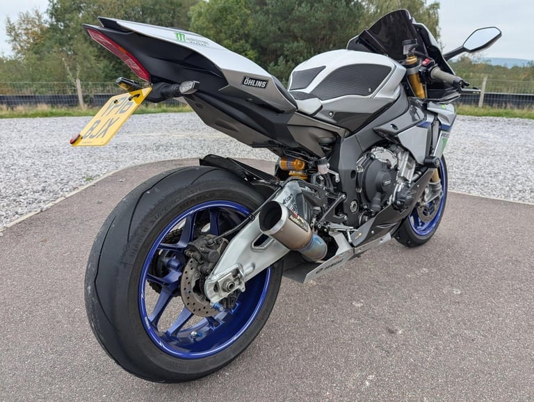 2016 YAMAHA YZF-R1M