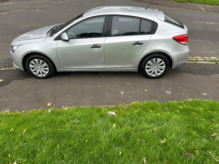 CRUZE 1.6 PETROL 73K MOT 02/26 IN EXCELLENT CONDITION 