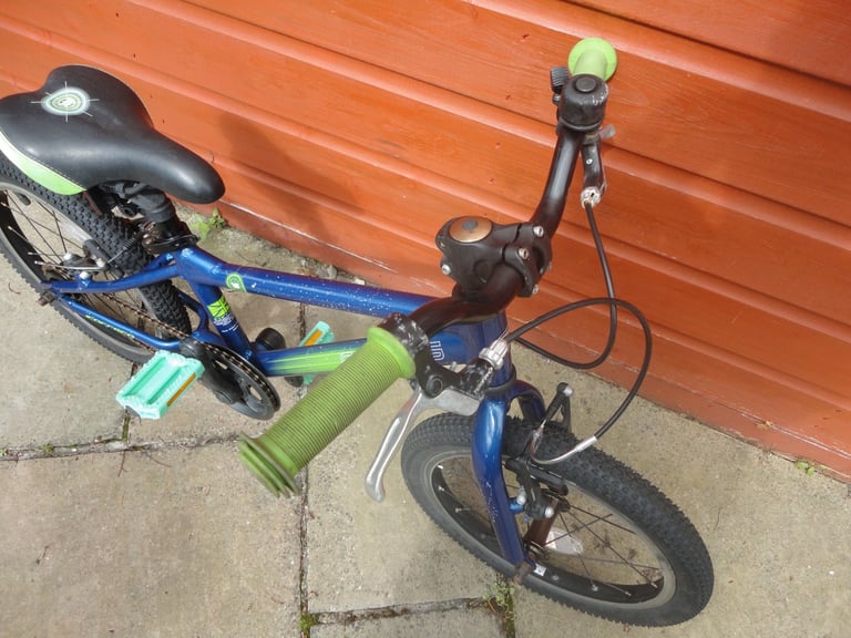 Carrera cosmos childs bike, suit age 4 to 6 years, 16 inch lightweight frame, working order