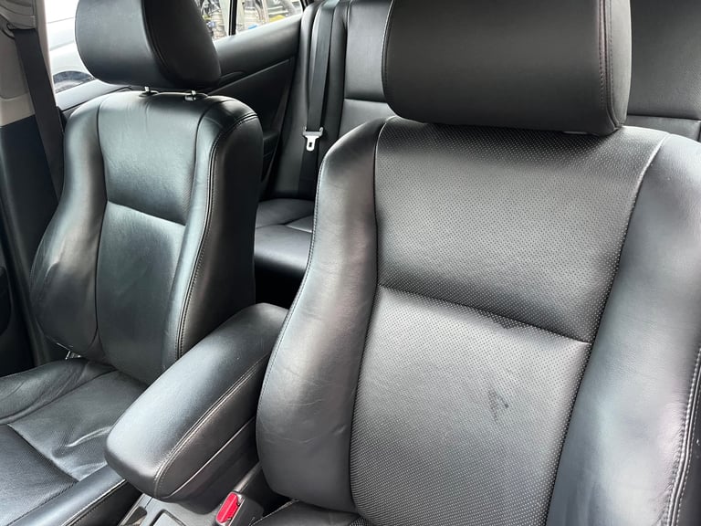 Toyota Avensis 2.2 D-4D , full year MOT, bargain, leather, FSH, cheap car, Diesel Toyota