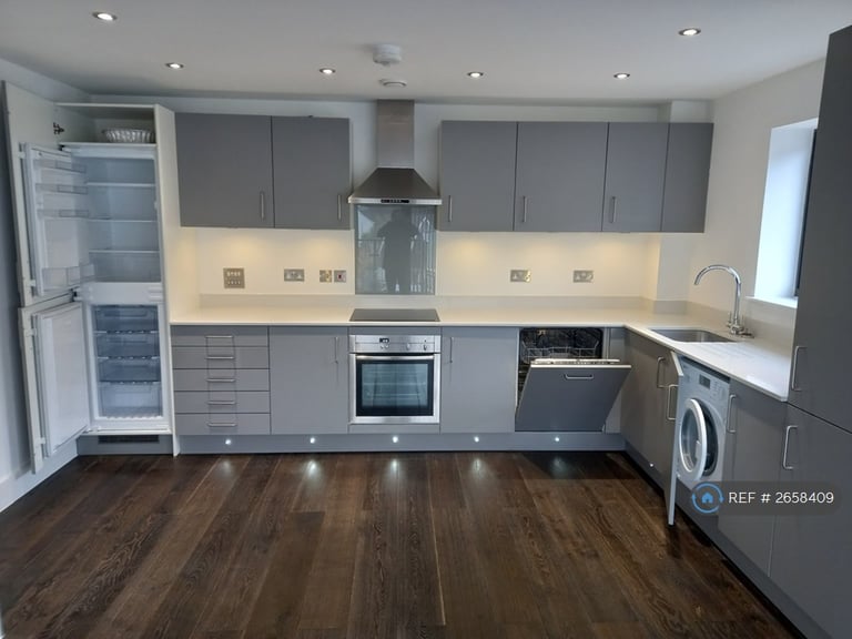 2 bedroom flat in Court Road, Hythe, CT21 (2 bed) (#2658409)