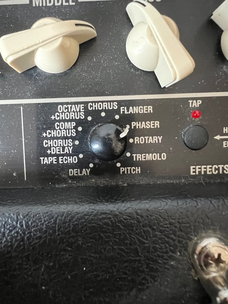 Vox VT100 Amp with 22 Amp Emulations built in