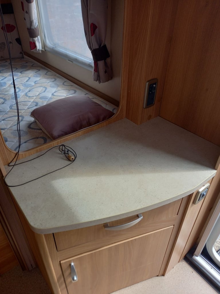 Swift challenger sport cruach fixed bed excellent condition 
