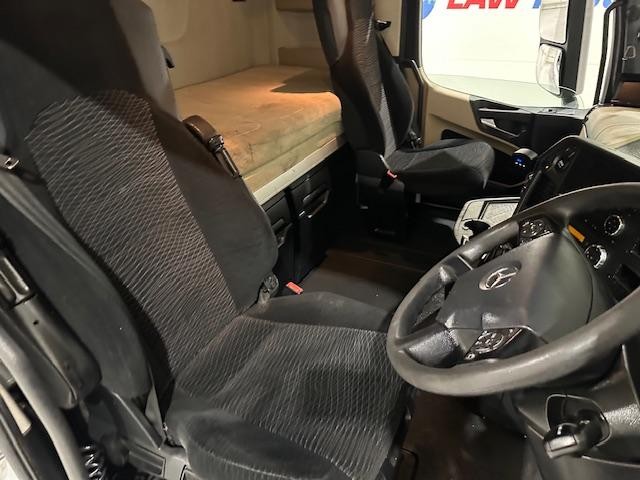 Mercedes Actros 2535 6x2 Sleeper Cab Curtainsider  