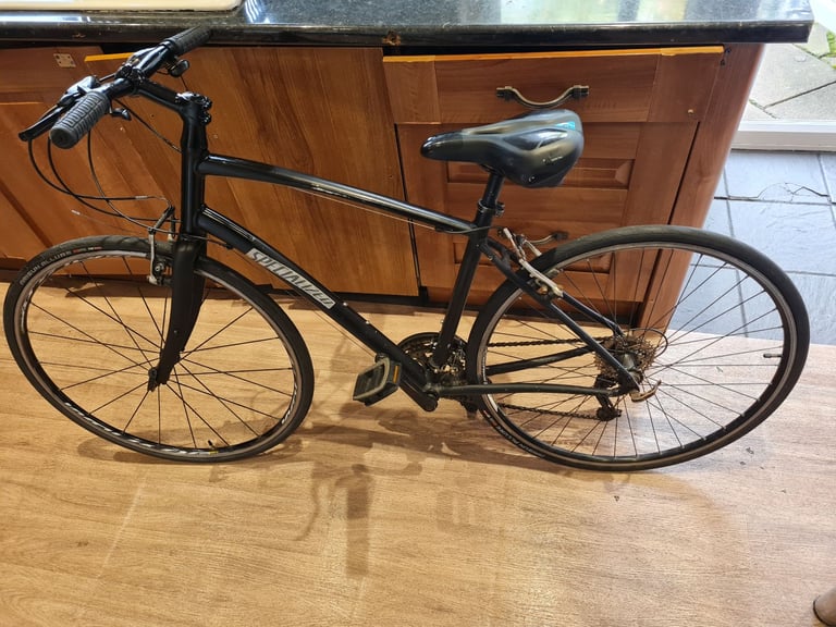 SPECIALIZED SIRRUS HYBRID BIKE GREAT CONDITION FOR SALE 