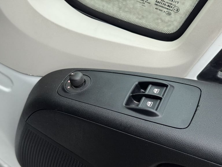 2021 Peugeot Boxer BLUEHDI 335 LOW LOADER / DROPSIDE / DROP &amp; GO / SPECIALIST VEHICLE - DIESE...