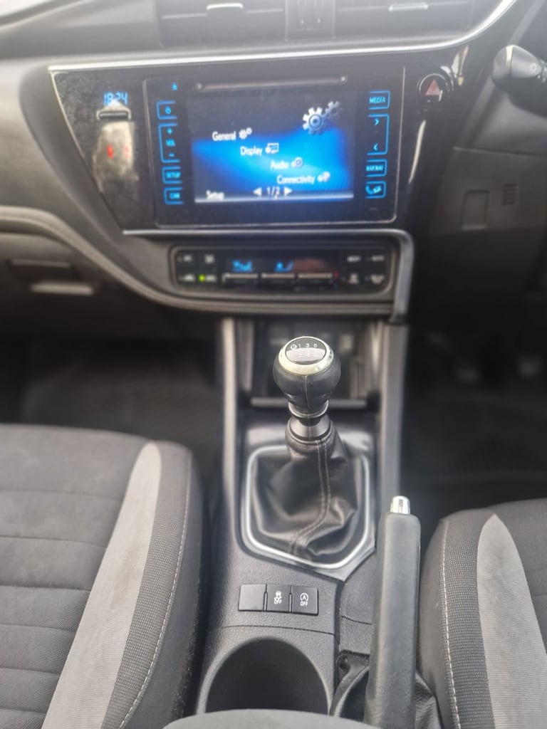 TOYOTA AURIS,Hatchback,2015, Manual, *BARGAIN