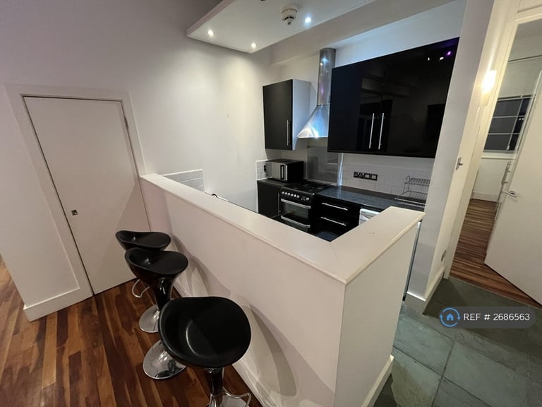 2 bedroom flat in Sunlight Square, London, E2 (2 bed) (#2686563)