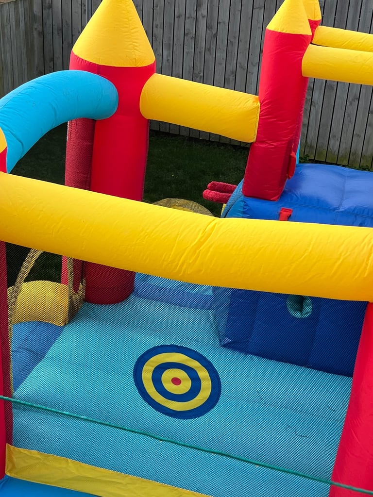 Bouncy castle /inflatable pool 