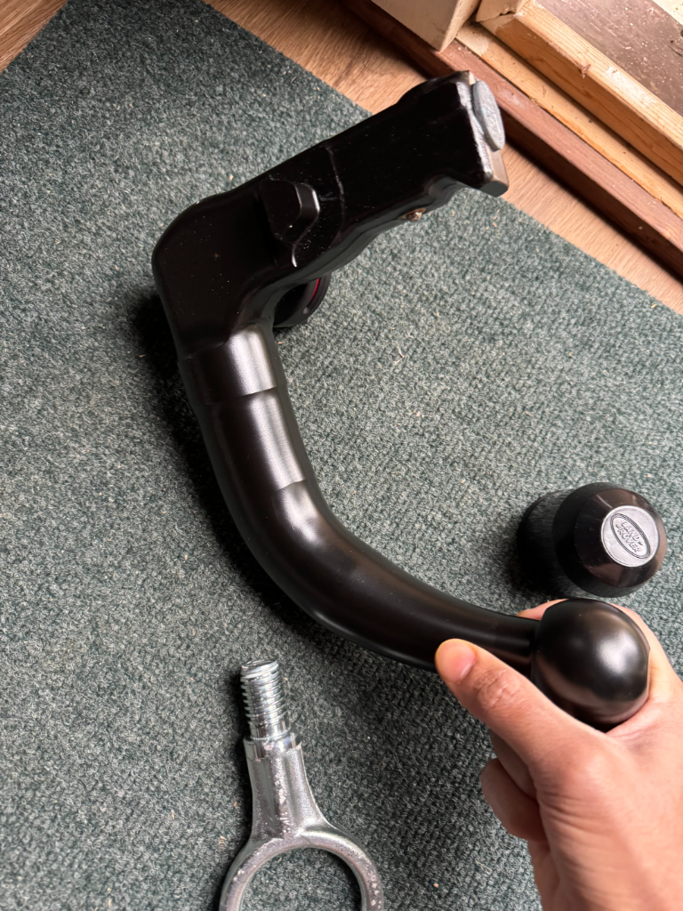 Brand New Genuine Land Rover discovery sport tow bar
