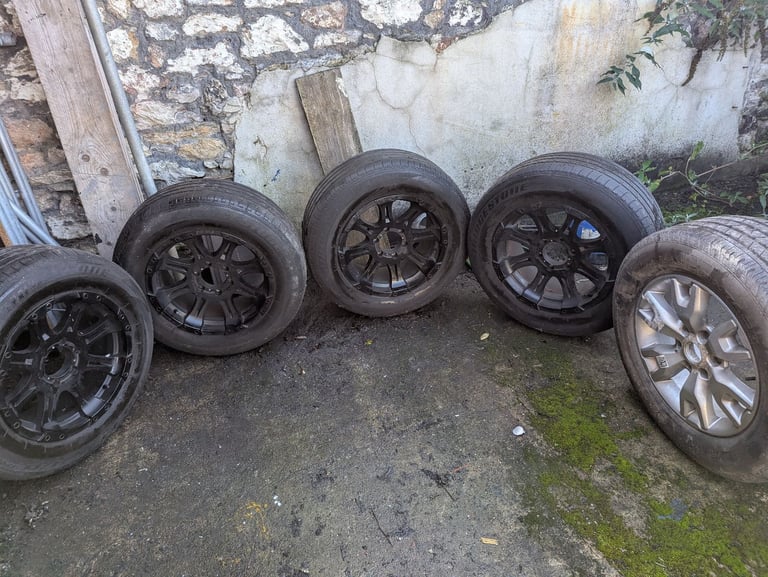 Set of Ford Ranger Raceline black rims& tyres 