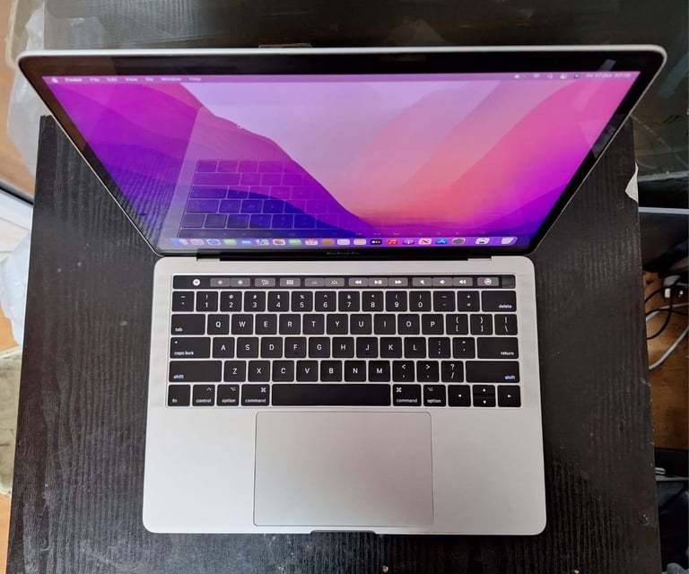 MacBook Pro (13 Inch, 2016 ,Four thunderbolt 3 Ports)