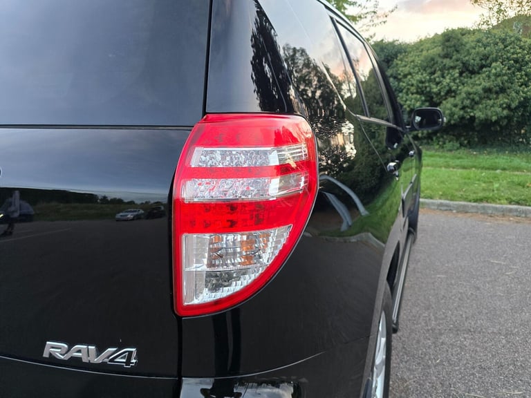 2010 Toyota RAV4 2.0 V-Matic XT-R SUV 5dr Petrol Multidrive S 4WD Euro 5 (158 ps) ESTATE Petrol A...