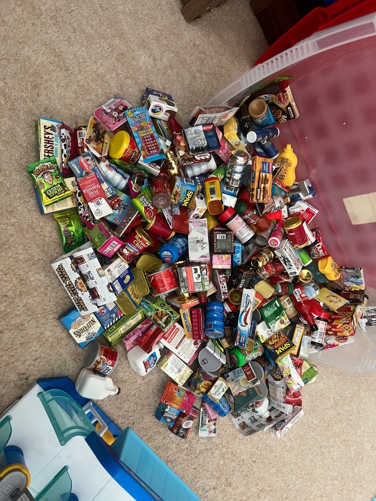 Mini brand shopping mart + lots of mini brand 