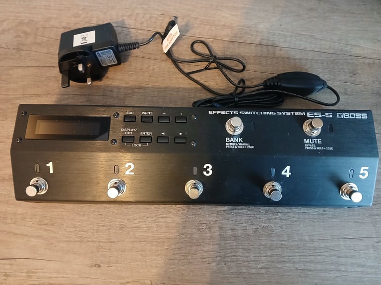 Boss ES-5 Switcher - Mint, Velcro'd, PSA + Manual + ES-8 Box - £320 ONO