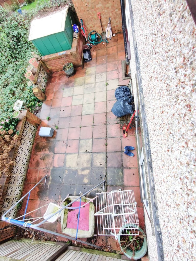 3 BED HOUSE TO LET IN MORDEN FEW MINS FROM TUBE £1890