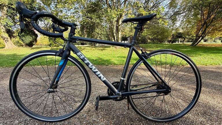 Unisex road bike, B’Twin Triban 500SE road bike in great condition 