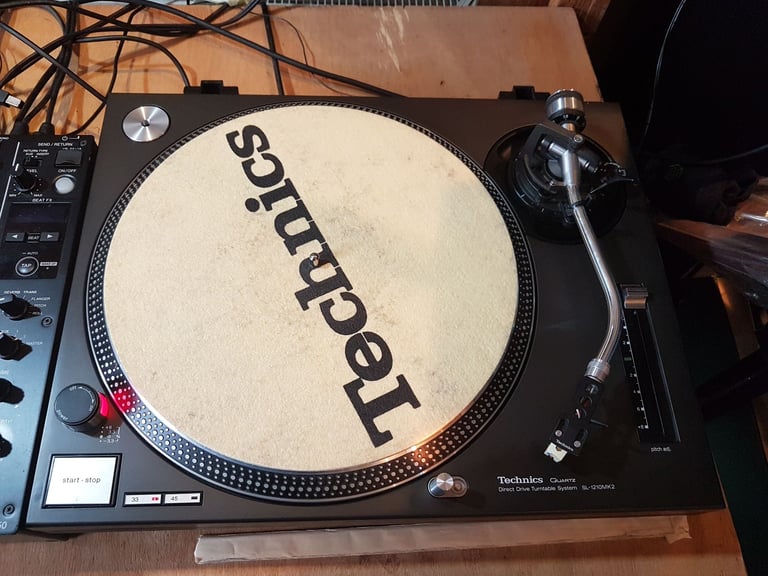 Technics SL 1210 MK2 (PAIR) Pioneer 450 mixer