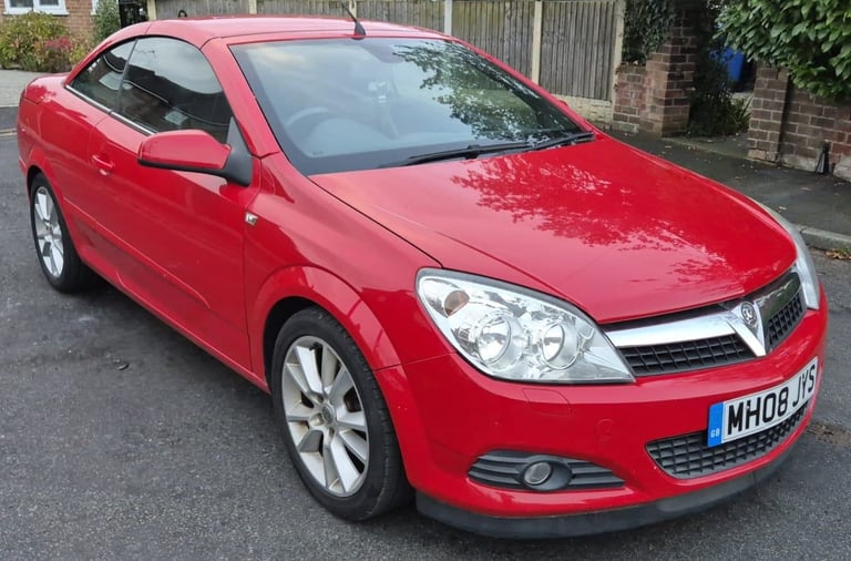 Automatic - Convertible. Leather seats. Serviced 12 times. 2008 Vauxhall Astra TwinTop Design 1.8