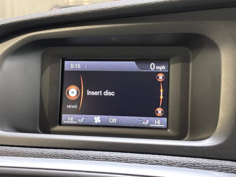 2016 16 VOLVO V40 2.0 D2 SE LUX HATCHBACK 5DR DIESEL MANUAL EURO 6 (S/S) (120 PS