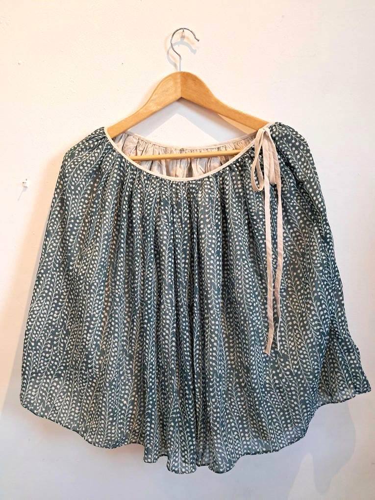 Knee Length Gathered Skirt - made in Korea - UK size 8-10