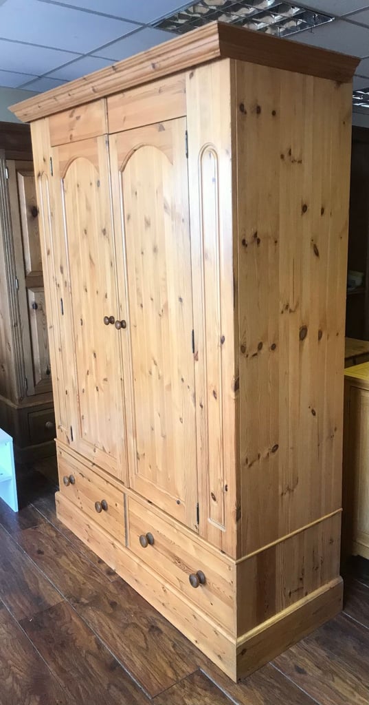 LARGE SOLID PINE 2 DOOR 2 DRAWERS WARDROBE GOOD CONDITIONS.