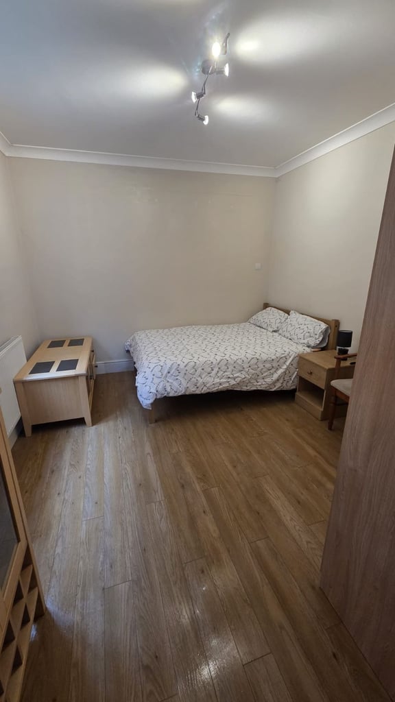 Double room to let in Blackwater 