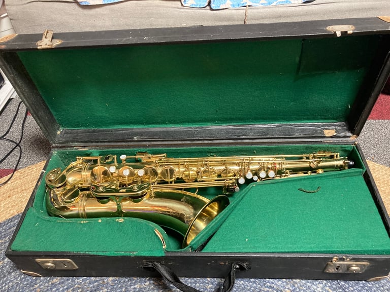 Tenor sax Mark VI copy, plays great !