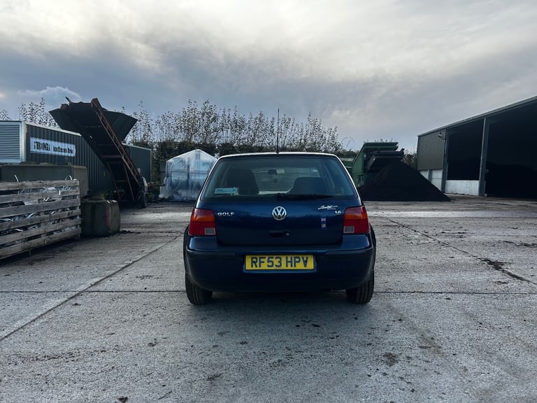Volkswagen Golf with cruise control, ULEZ compliant, long MOT, great service history! - Image 4