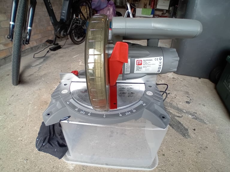 performance power  compound mitre saw