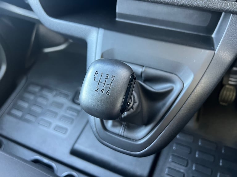 VAUXHALL VIVARO 1.5 TURBO D 120PS PRIME L1 SWB VAN 74 REG ONLY 41 MILES