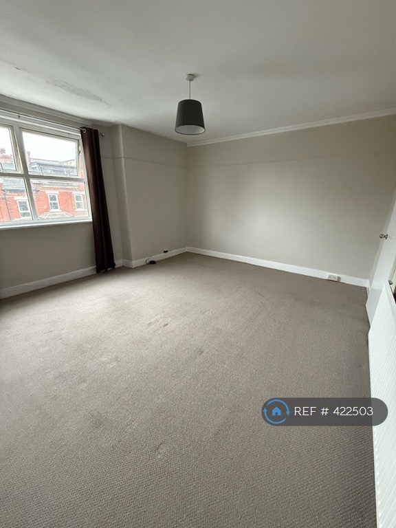 2 bedroom flat in Methley Drive, Leeds, LS7 (2 bed) (#422503)