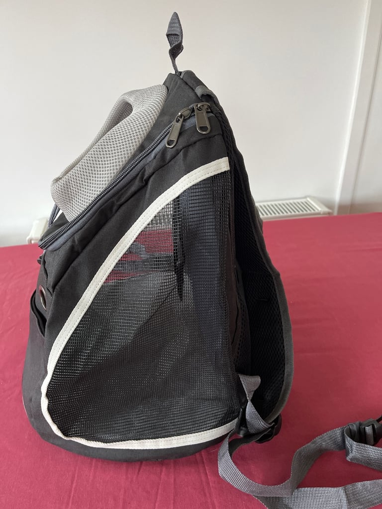 Small dog/puppy back/ front carrier